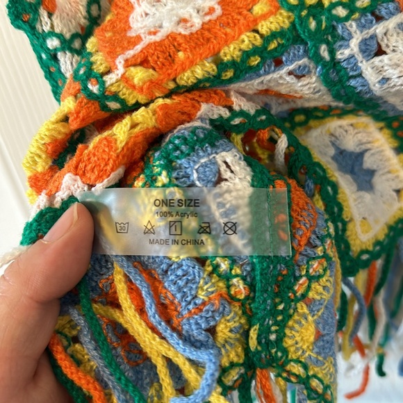 Beautiful top - Picture 3 of 3